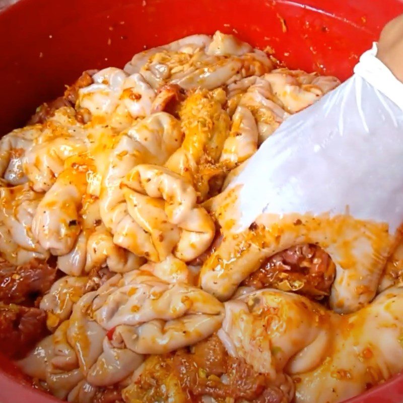 Step 2 Marinate the intestines for Grilled Beef Intestines with Satay