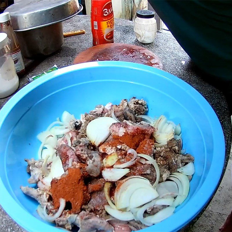 Step 3 Marinate the beef tongue Beef tongue stewed with green pepper