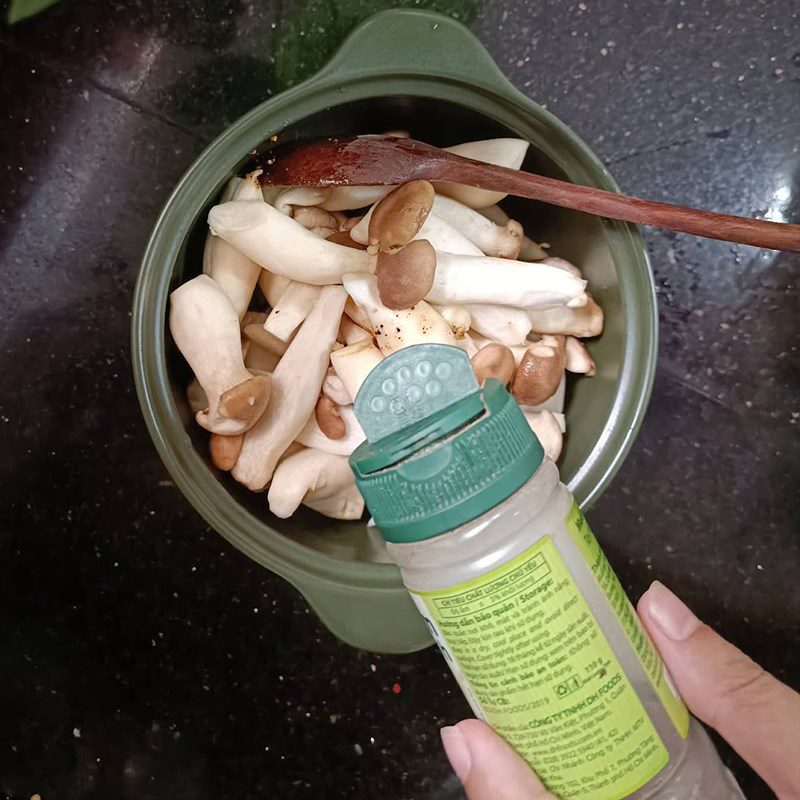Step 1 Marinate chicken mushrooms Pepper braised chicken mushrooms