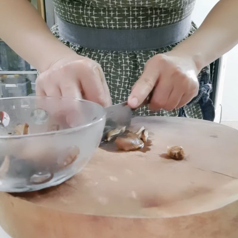Step 3 Marinate mushrooms and abalone Abalone mushroom porridge for baby