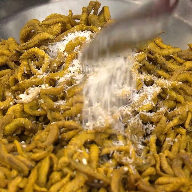 Step 2 Marinate Rươi Salted Rươi