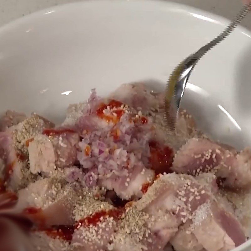 Step 3 Marinating the meat Pork stew with chestnuts