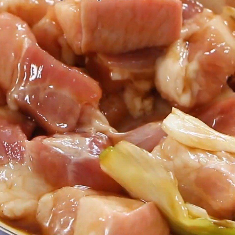 Step 3 Marinate the meat Braised lotus root meat