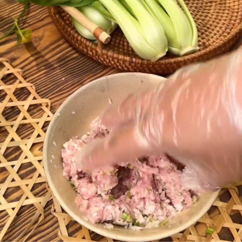 Step 2 Marinate the meat Steamed minced meat with bok choy