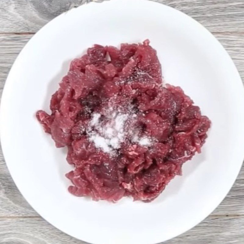 Step 2 Marinate the beef Stir-fried beef with enoki mushrooms