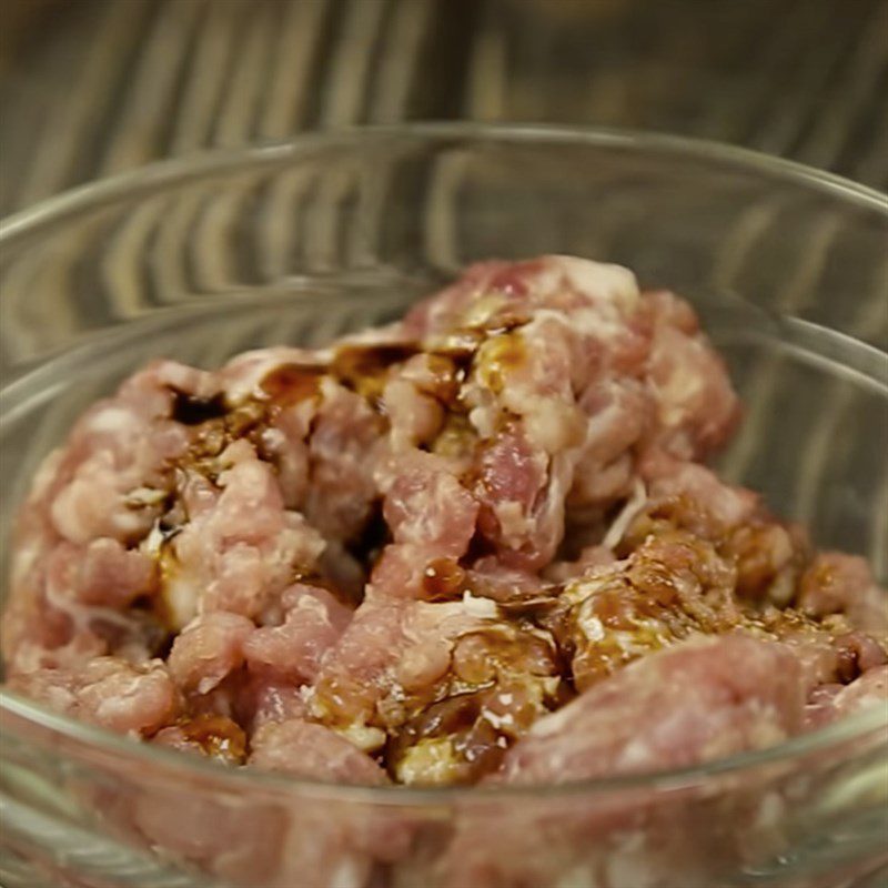 Step 3 Marinate the pork Potato ball soup with meat filling