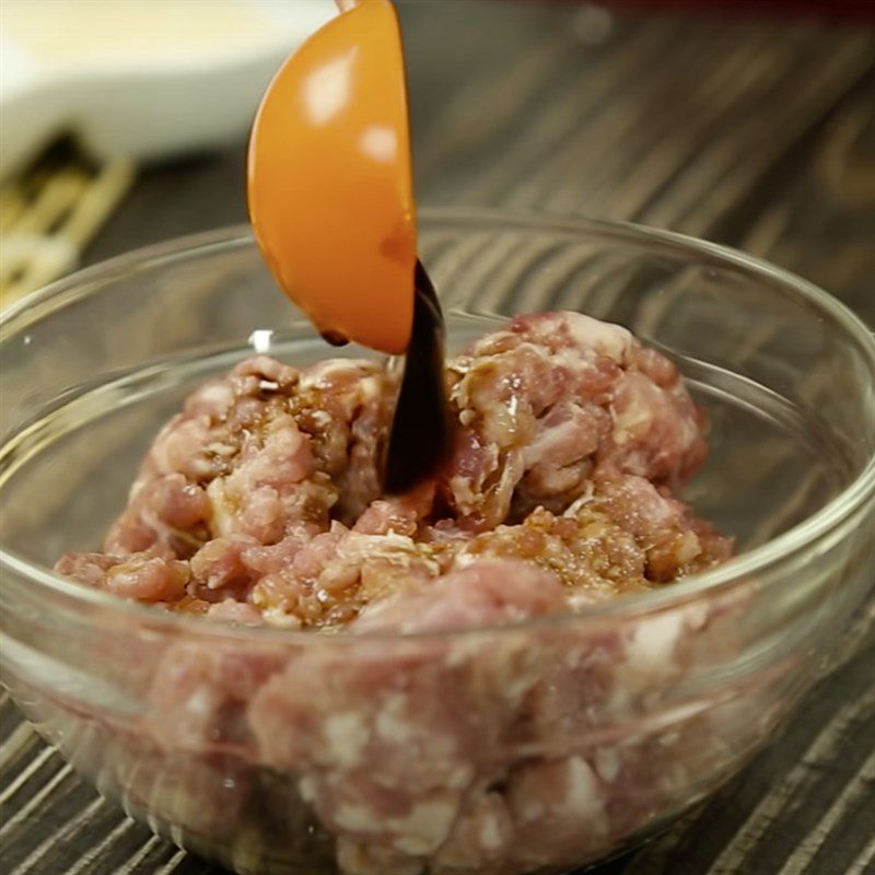 Step 3 Marinate the pork Potato ball soup with meat filling