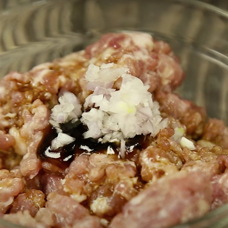 Step 3 Marinate the pork Potato ball soup with meat filling