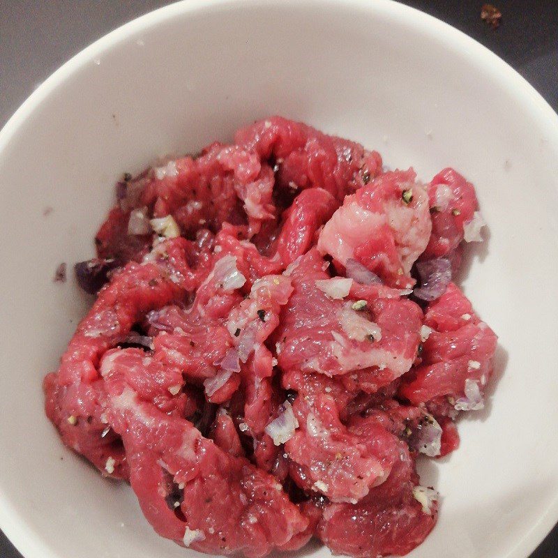 Step 2 Marinate the beef Seaweed salad with beef