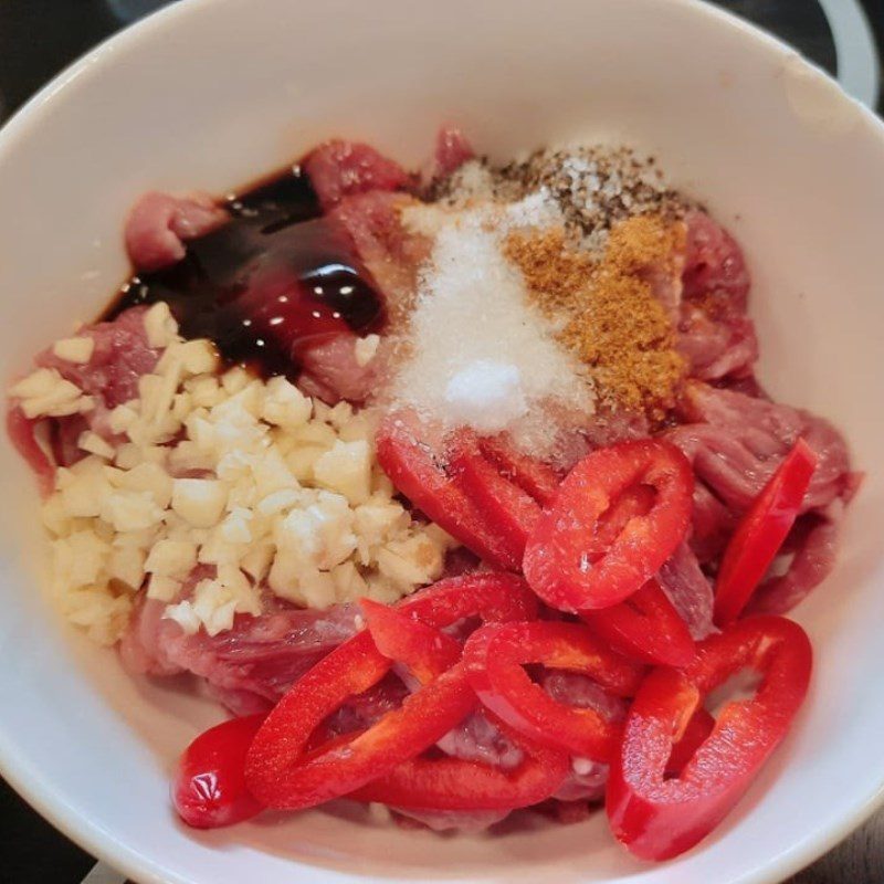 Step 3 Marinate the lamb Stir-fried lamb with lemongrass and chili