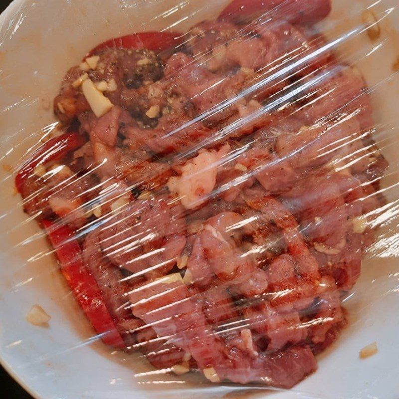 Step 3 Marinate the lamb Stir-fried lamb with lemongrass and chili