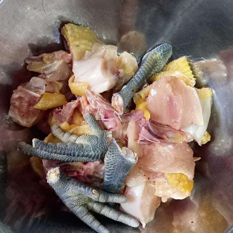 Step 2 Marinate the chicken Chicken soup with sour leaves