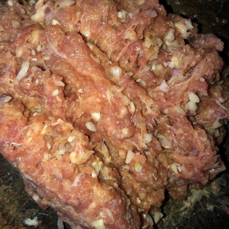 Step 4 Marinate the pork Crab noodle soup