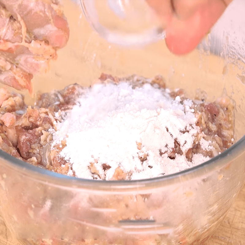 Step 2 Marinate the meat and stuff the crab meat filling