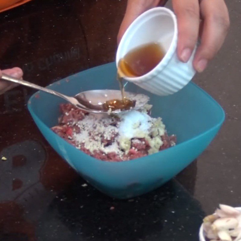 Step 2 Marinate chicken heart Chicken heart porridge with lotus seeds