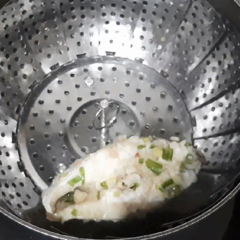Step 4 Marinating and steaming striped bass Porridge with striped bass for baby weaning with taro
