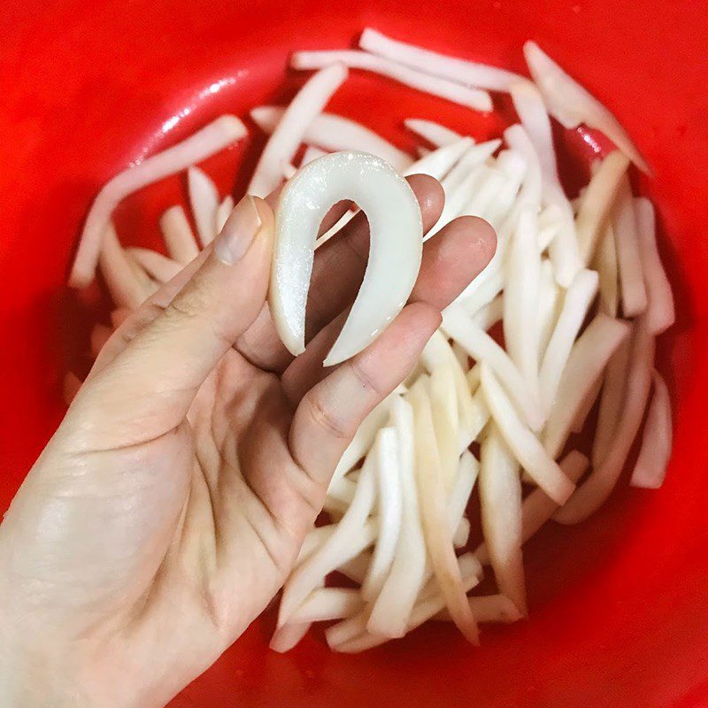 Step 2 Marinate and dry the radish Pickled radish