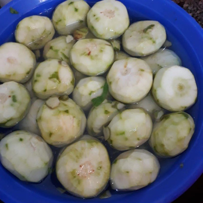 Step 1 Prepare the figs for Pickled Fig