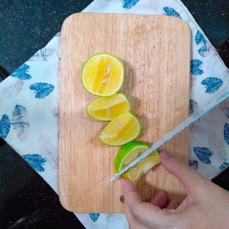 Step 1 Squeeze the lemon juice Lemon honey cinnamon drink