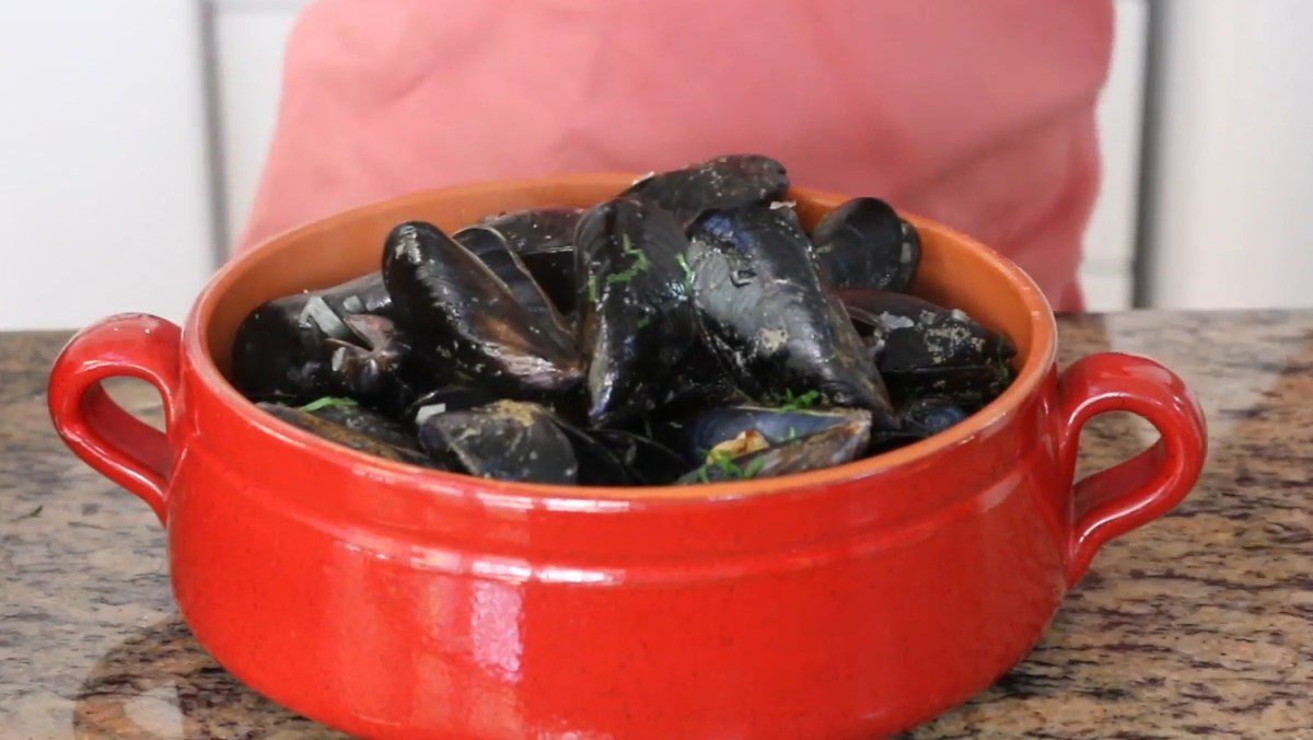 Beer Steamed Green Clams