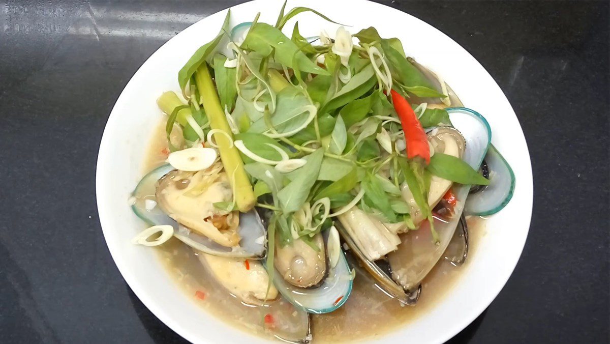 Steamed Green Mussels with Lemongrass