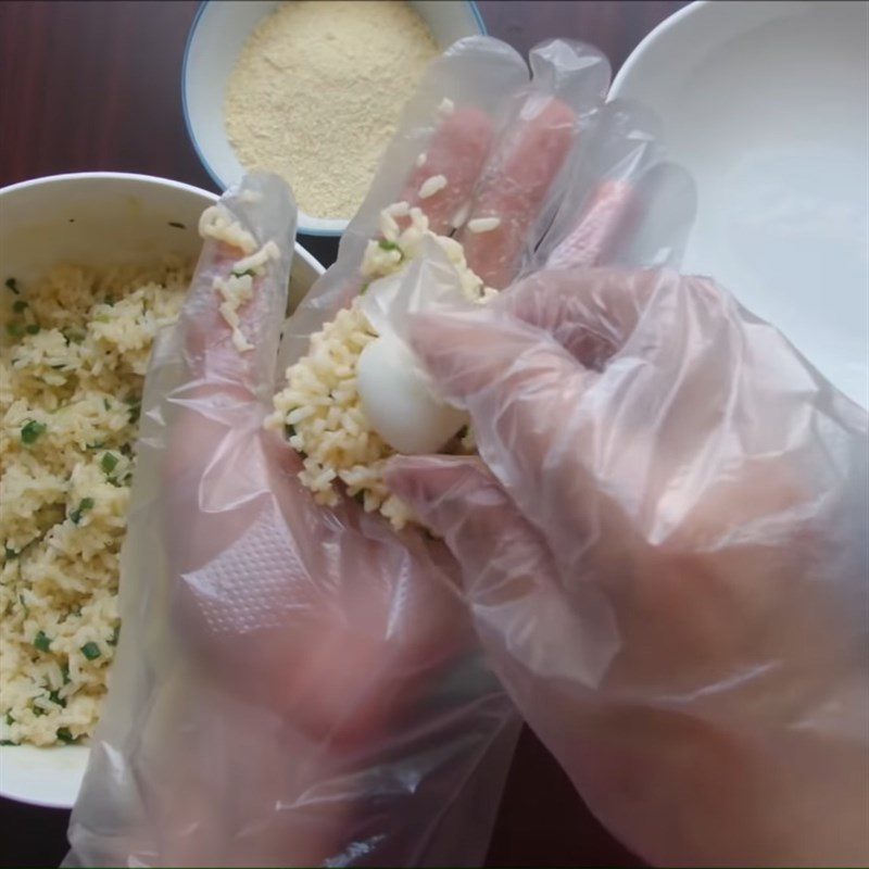 Step 3 Shape the rice Leftover rice wrapped around quail eggs fried
