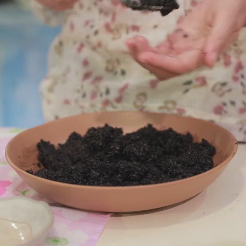 Step 3 Forming the filling Green tea floating cake with black sesame filling