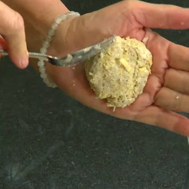 Step 6 Shape the balls, fry the vegetarian Hanoi Bun Cha