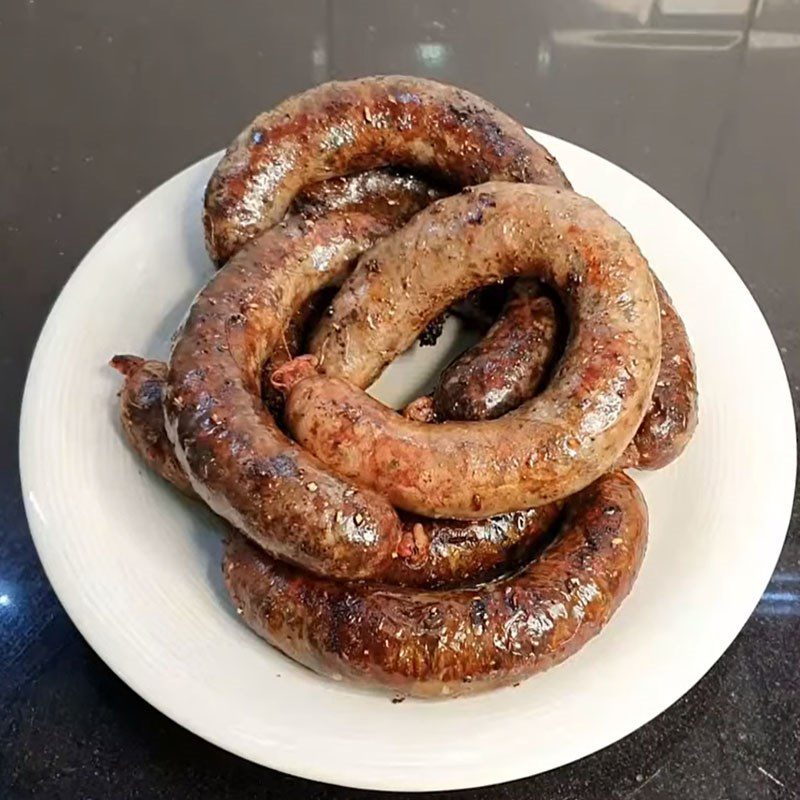 Step 8 Boil and fry the sausage of Cai Tac porridge