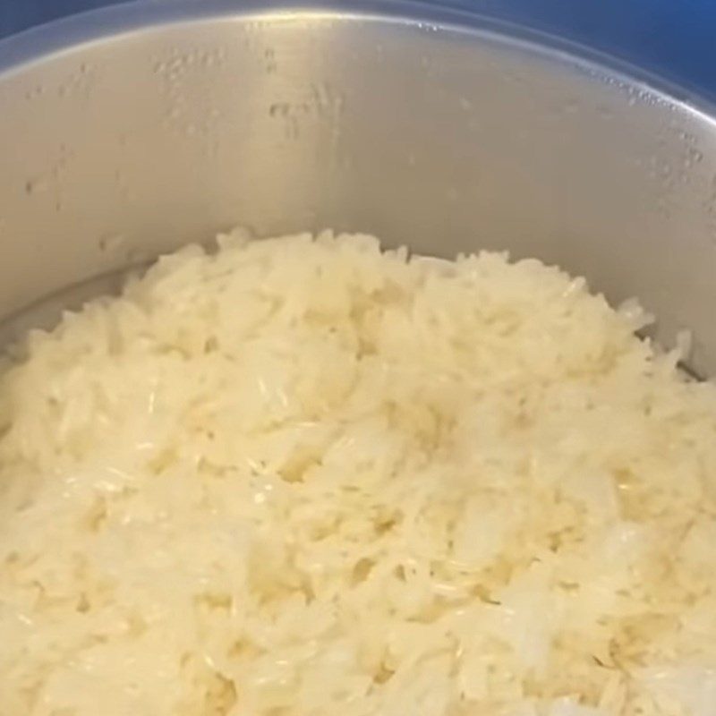 Step 6 Steaming Sticky Rice Northern-style Braised Pork Sticky Rice served with pickled vegetables