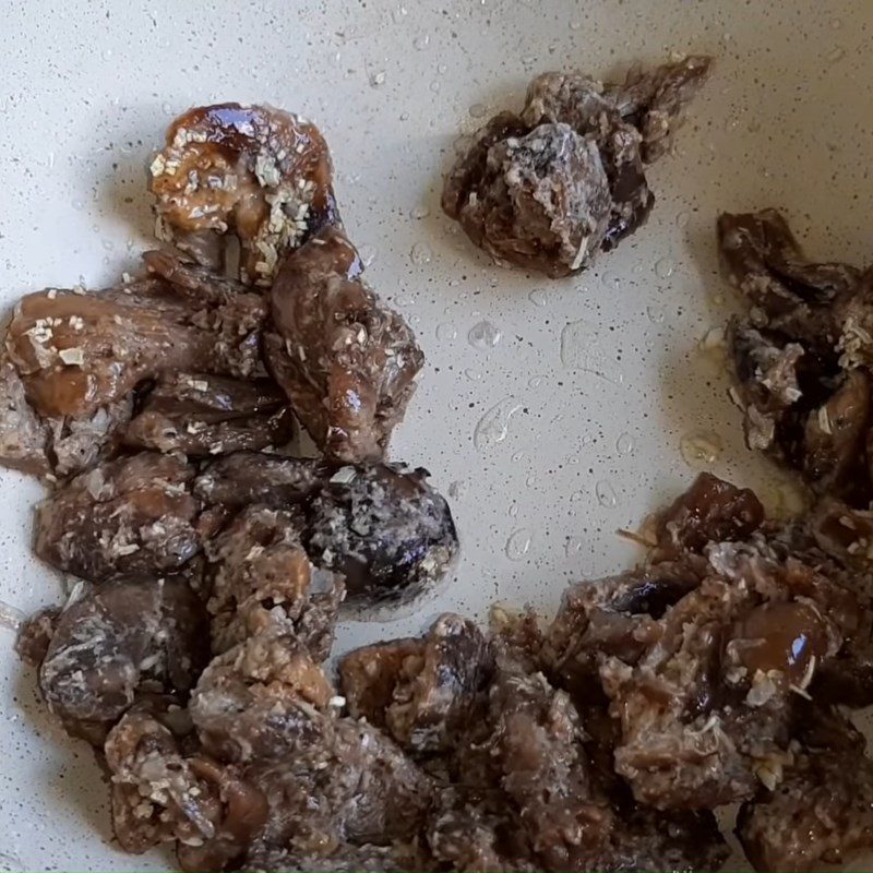 Step 5 Stir-fried Mushrooms with Vegetarian Goat Meat
