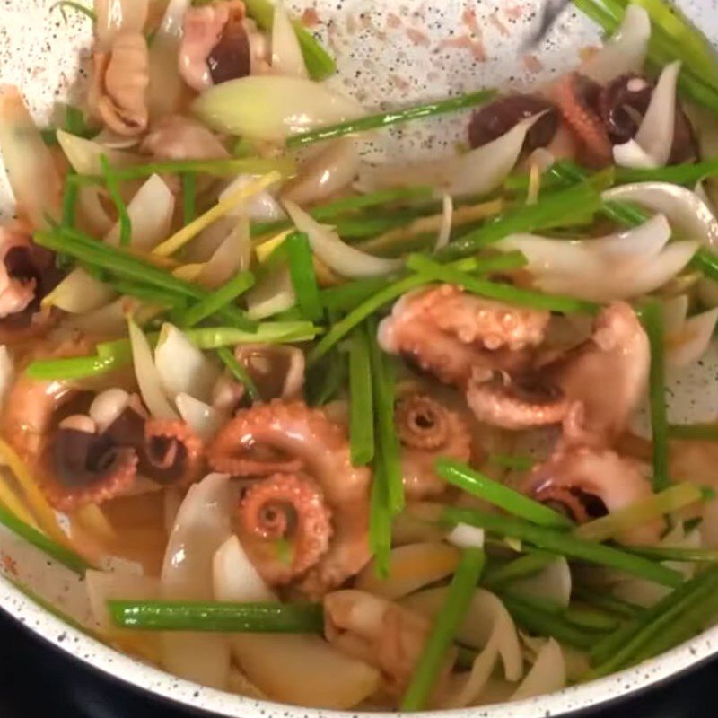 Step 2 Stir-fried Octopus Octopus stir-fried with onion and ginger