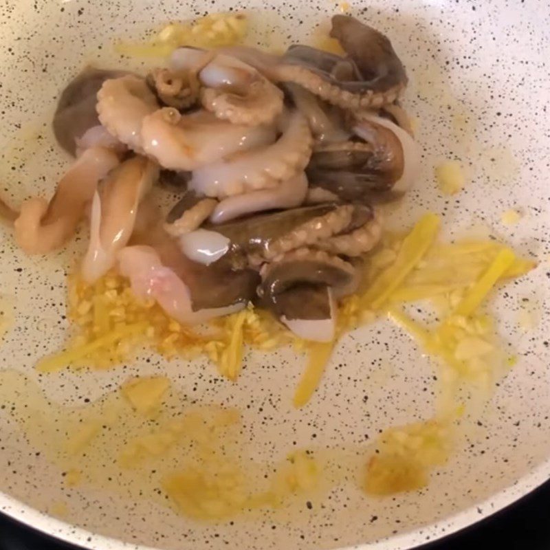 Step 2 Stir-fried Octopus Octopus stir-fried with onion and ginger