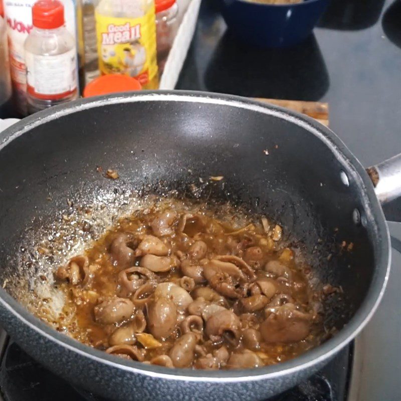 Step 3 Stir-fried fish intestines Fish intestines stir-fried with lemongrass and chili