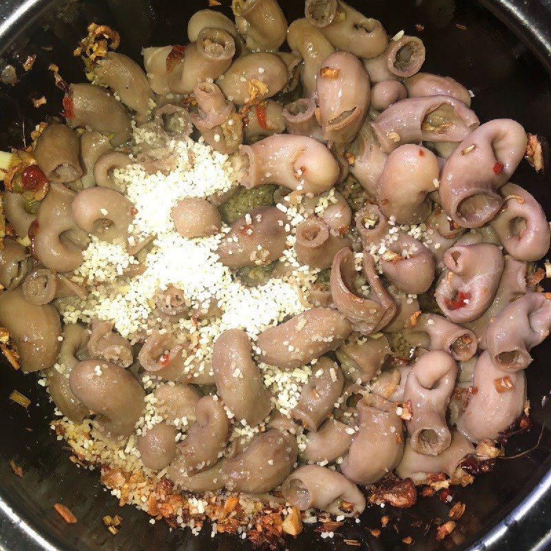 Step 3 Stir-fried Pangasius intestines with lemongrass and chili Stir-fried Pangasius intestines with lemongrass and chili (recipe shared by users)