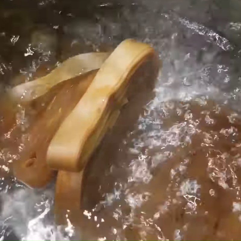 Step 3 Boil rice noodles and water spinach Rice noodles mixed with soy sauce