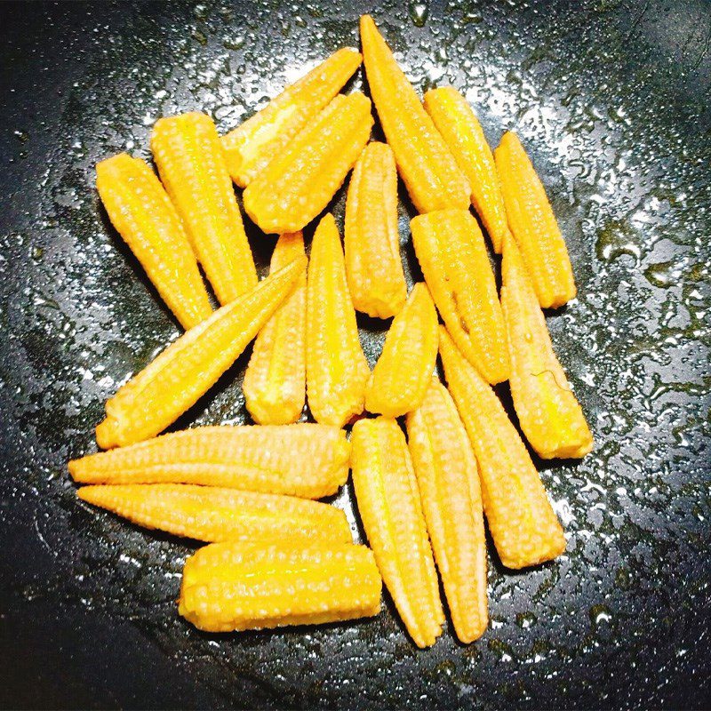 Step 2 Stir-fry baby corn with butter Buttered baby corn