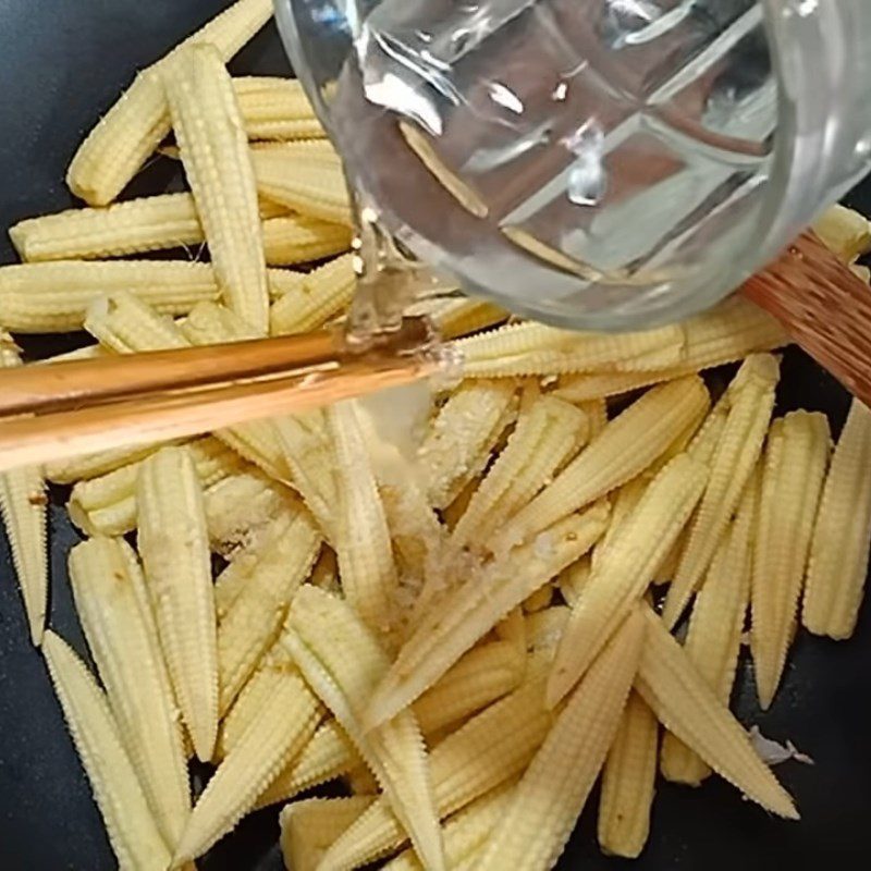 Step 4 Sautéed Young Corn with Tofu Vegetarian Young Corn Stir-fried with Onion