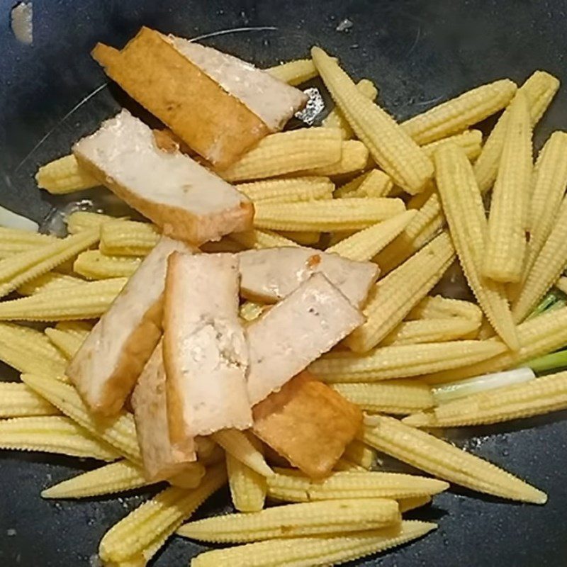 Step 4 Sautéed Young Corn with Tofu Vegetarian Young Corn Stir-fried with Onion