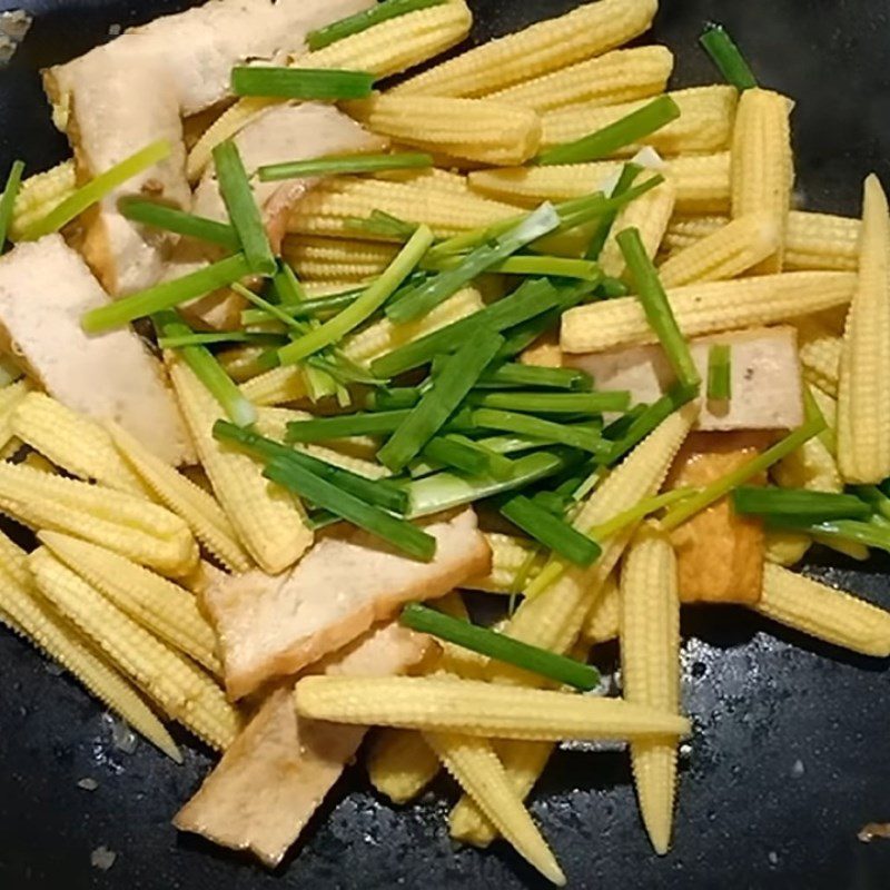 Step 4 Sautéed Young Corn with Tofu Vegetarian Young Corn Stir-fried with Onion