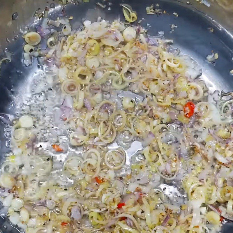 Step 3 Stir-fry the beef Stir-fried beef with lemongrass and chili