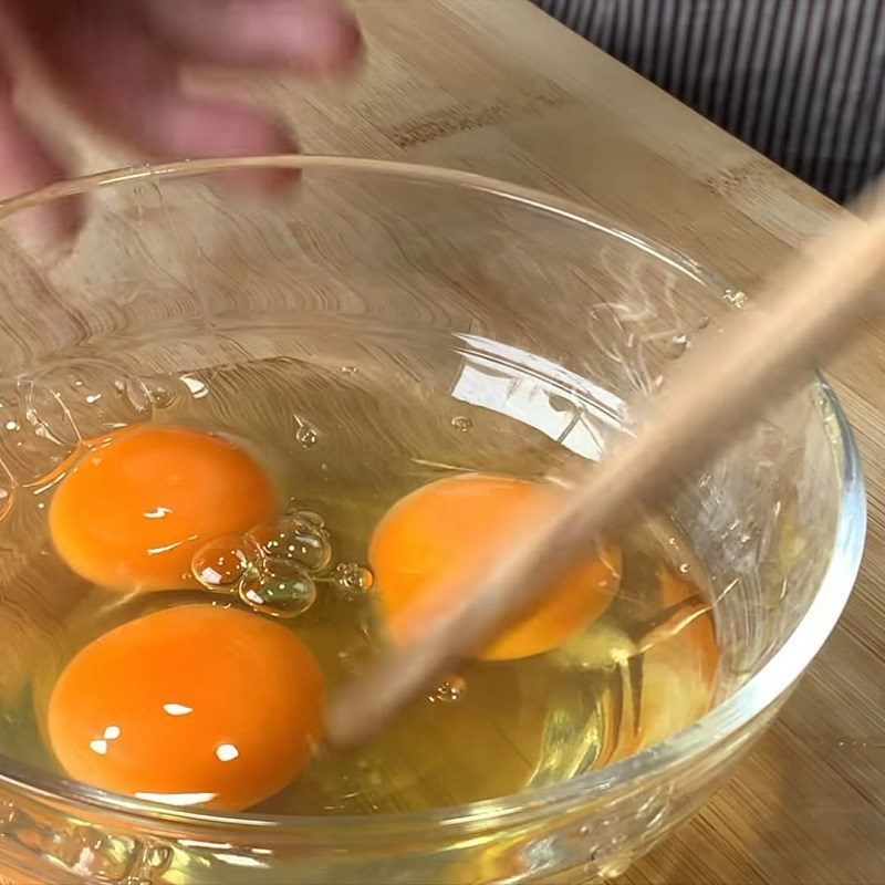 Step 3 Stir-fried eggs Stir-fried eggs with vegetables