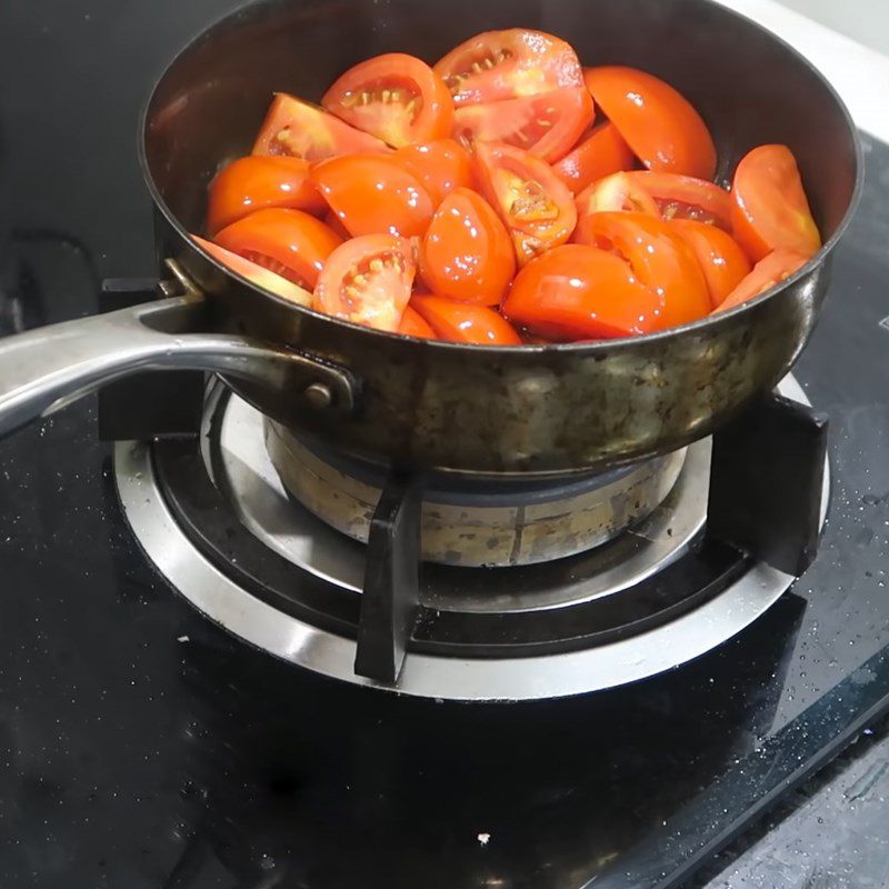 Step 6 Sauté tomatoes Bún riêu cua đồng