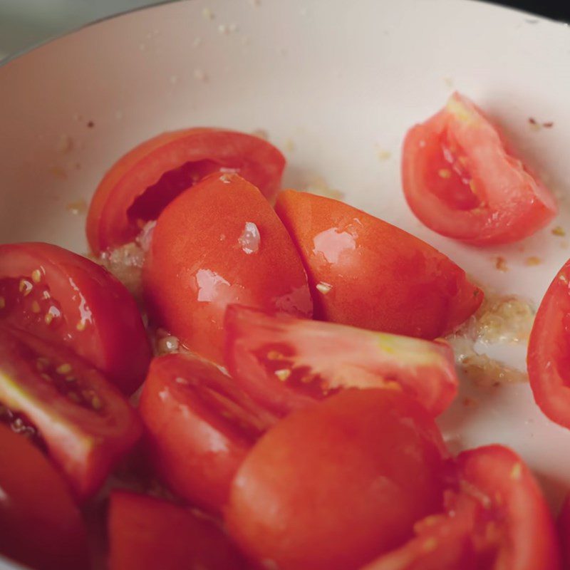Step 3 Stir-fried tomatoes Bún riêu cua without crab