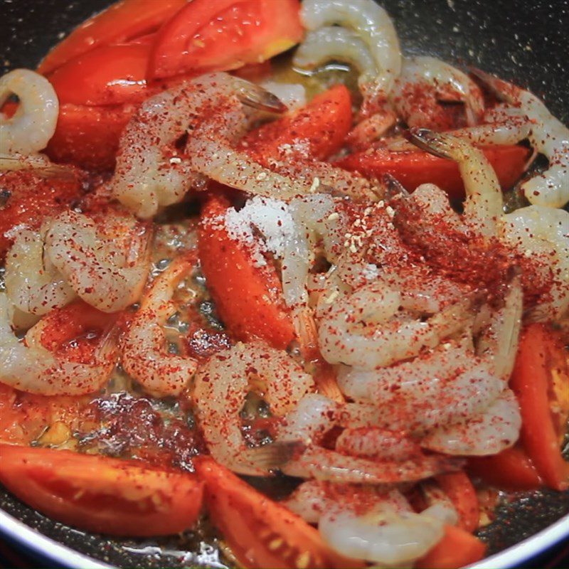 Step 3 Stir-fry tomatoes with shrimp and bok choy Stir-fried shrimp with tomatoes and bok choy