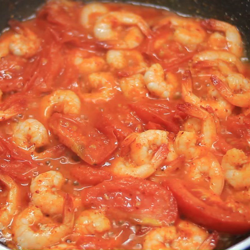 Step 3 Stir-fry tomatoes with shrimp and bok choy Stir-fried shrimp with tomatoes and bok choy
