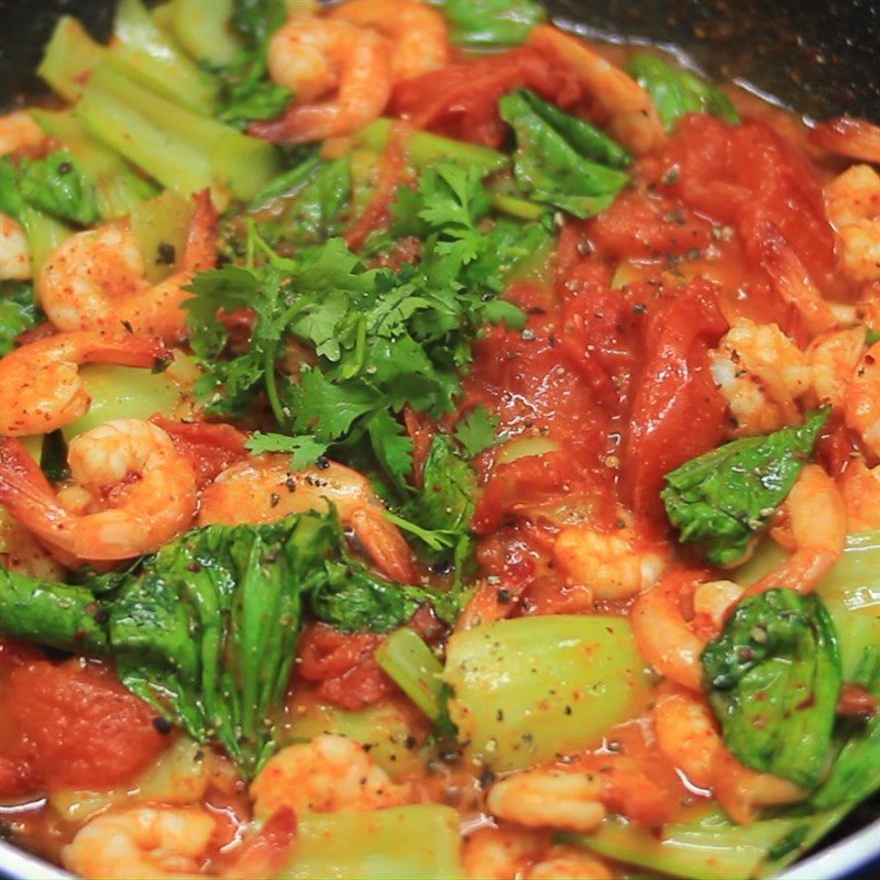 Step 3 Stir-fried tomatoes with shrimp and greens Stir-fried shrimp with tomatoes and greens