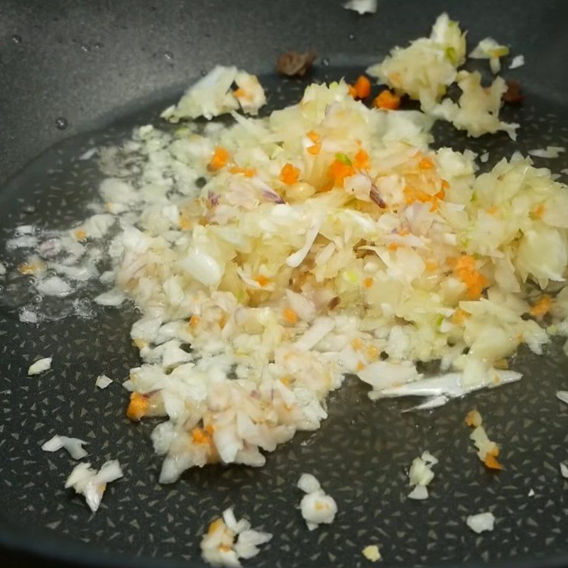 Step 3 Stir-frying various vegetables Steamed vegetarian meat with pickled radish