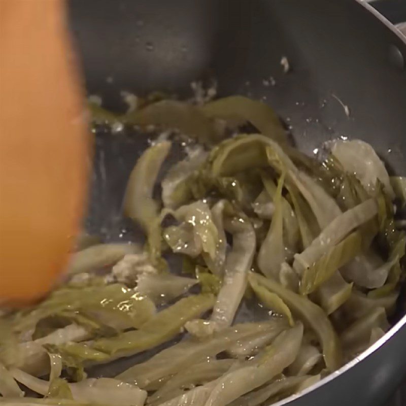 Step 3 Stir-frying the ingredients Stir-fried noodles with sour vegetables