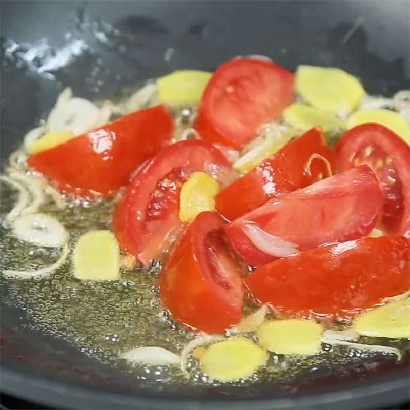 Step 4 Stir-fry the ingredients Braised Carp with Sour Bamboo Shoots